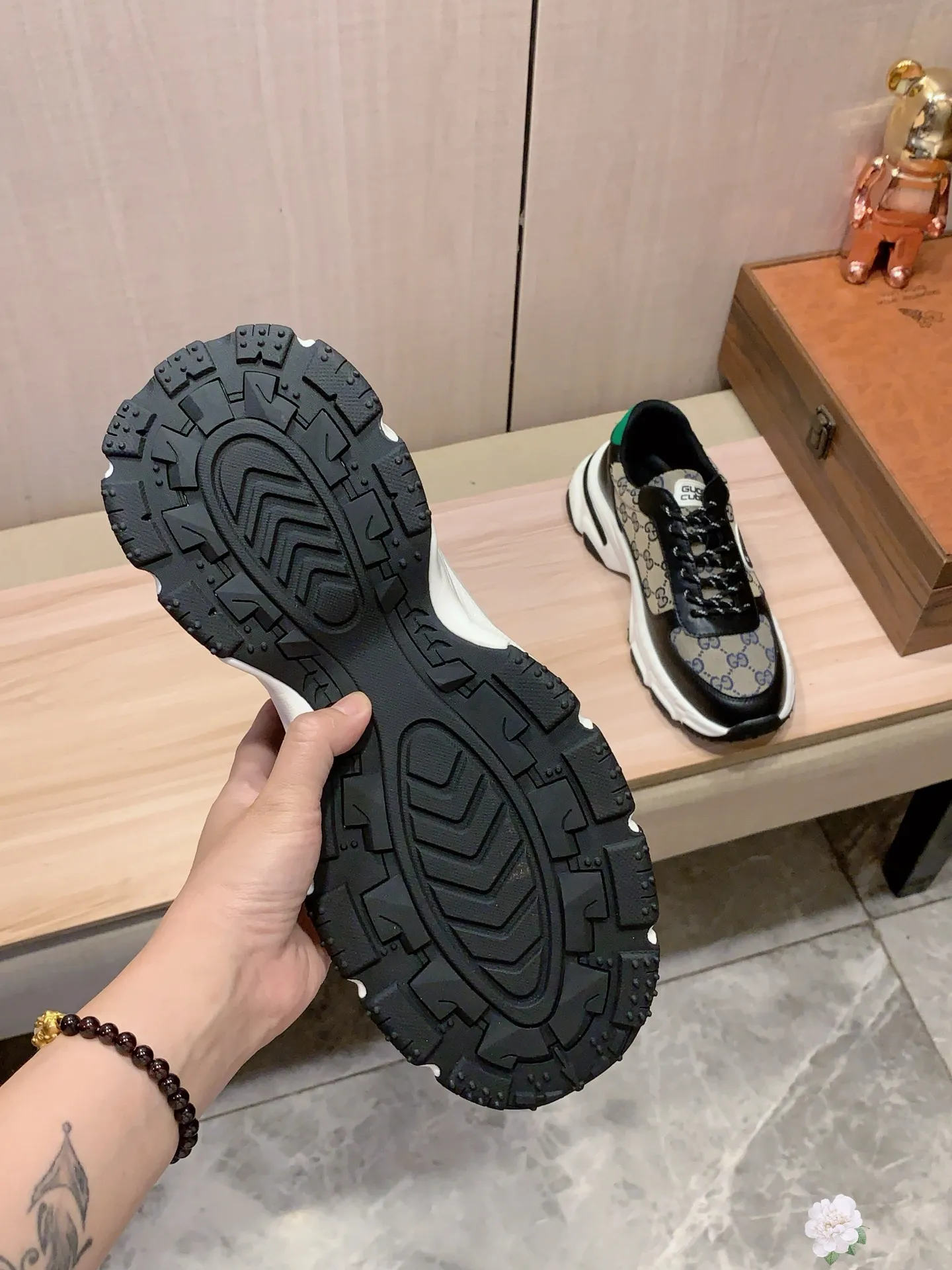 Men's men's shoes💰460💰💰🎩🎩[Lightning][Lightning] "Gucci*" The latest • popular casual shoes, top brand [seduce] luxury ~ purchasing agency, top ~ quality. [Strong] The upper is made of imported breathable cowhide with material ➕ breathable sheepskin feet (•) and fine workmanship. The original stylish and stylish soft rubber wear-resistant and non-slip outsole is light and comfortable on the feet. The real thing looks better when photographed in person. Code 111: Code: 38-44, 3️⃣ colors selected
